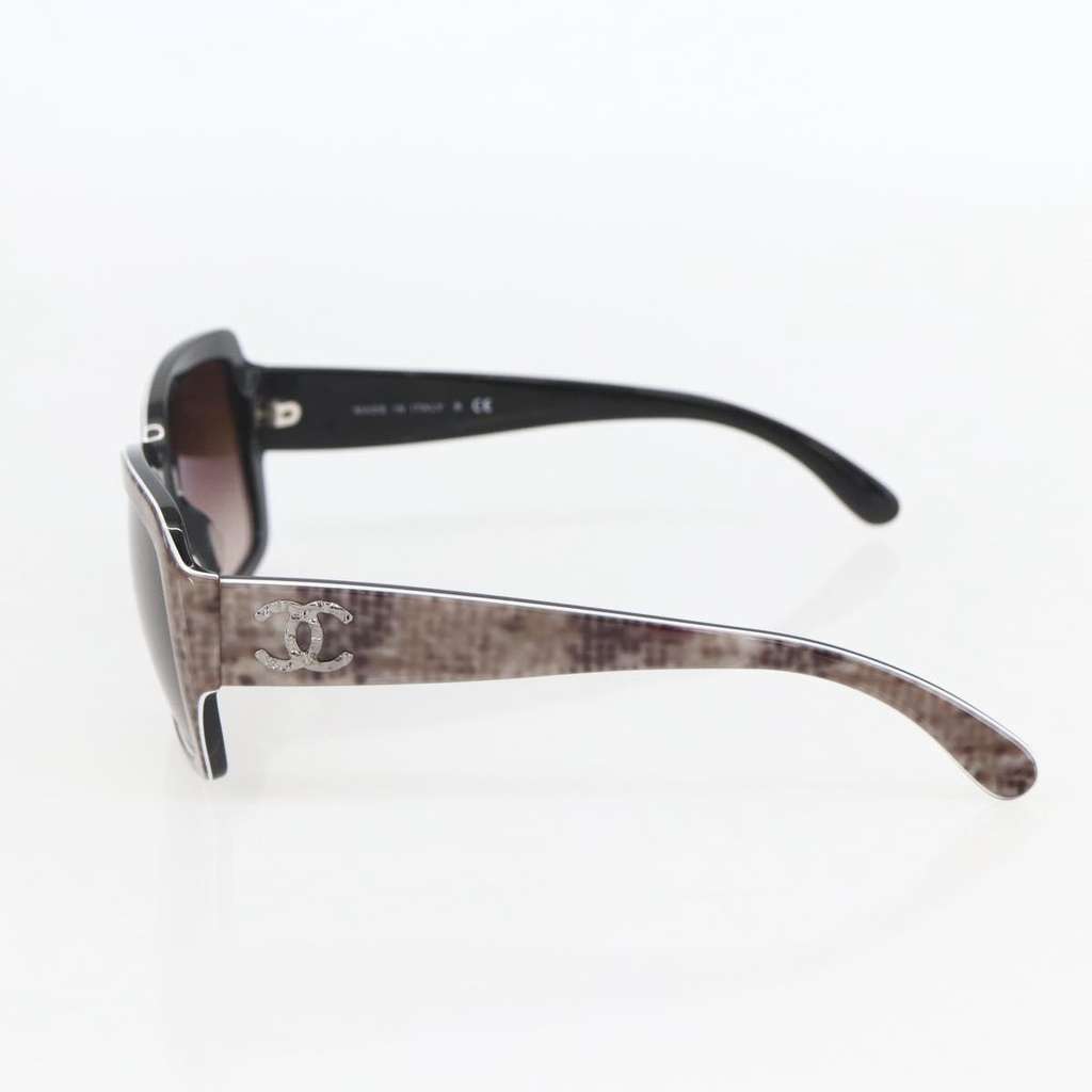 Chanel Logo CC Sunglasses Beige Plastic Good condition - Model View