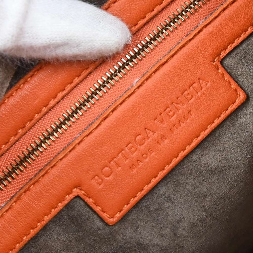 Bottega Veneta Hop Hobo Orange Leather Good condition - Model View