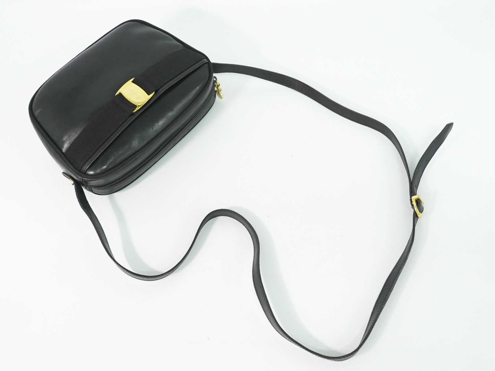 Salvatore Ferragamo Vara Bow camera Shoulder Bag Black Leather Good condition - Box View