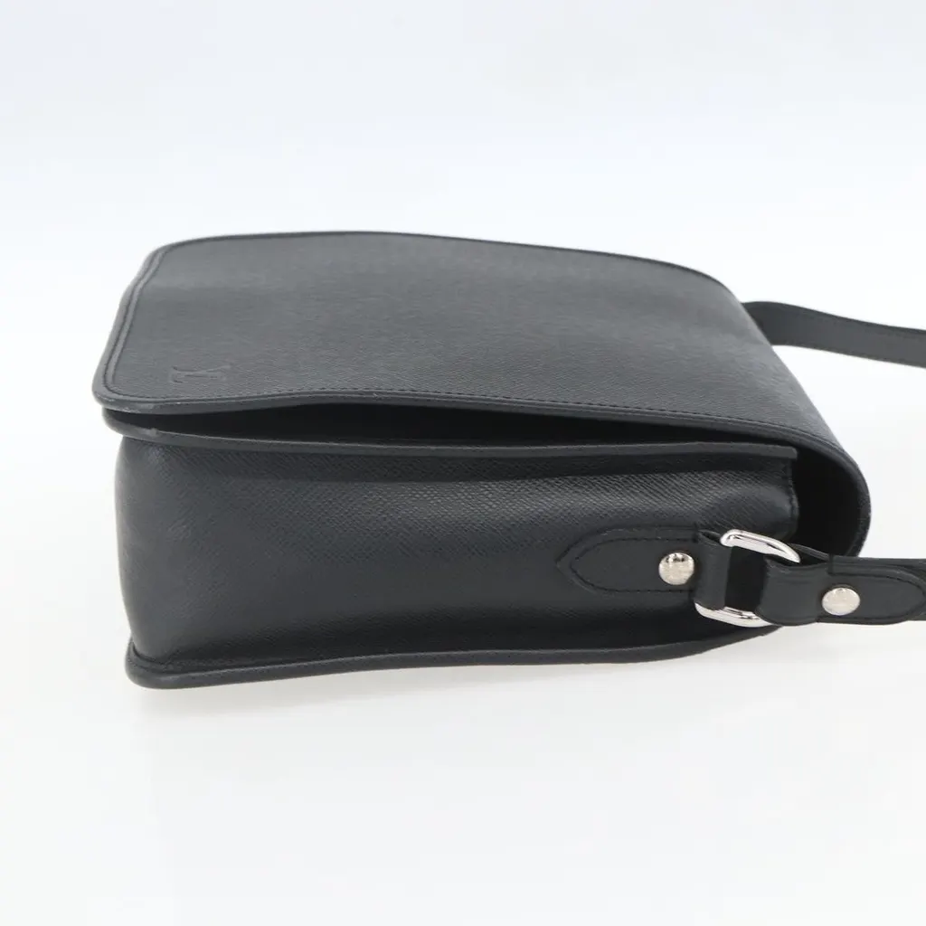 Louis Vuitton Andrei Messenger Bag Black Leather Very good - Model View