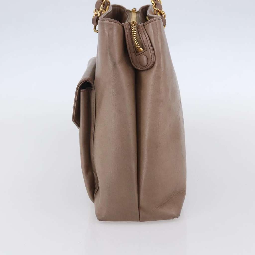 Chanel Vintage Front Pocket Tote Beige Leather Good condition - Model View