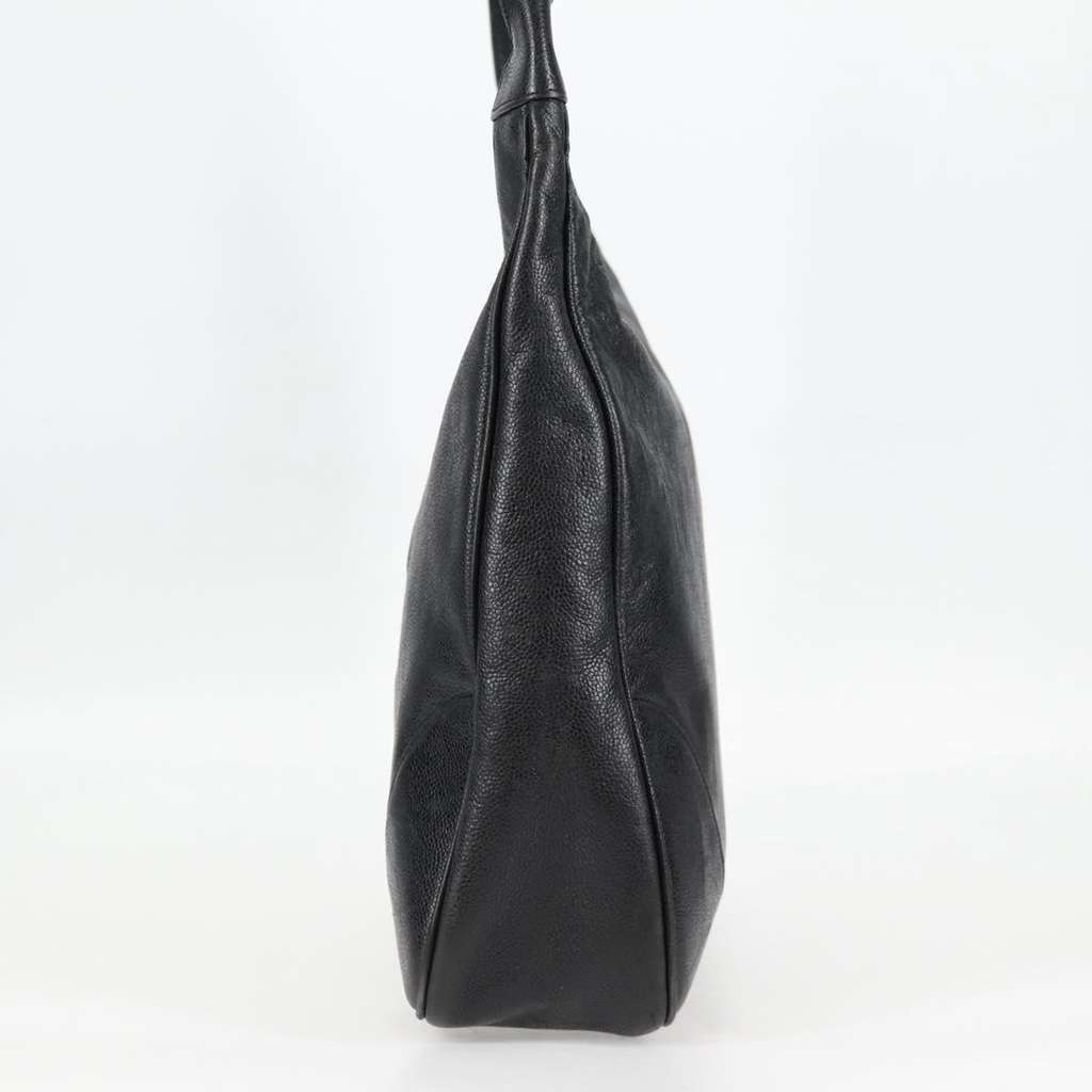 Chanel Caviar 31 Hobo Black Leather Good condition - Model View