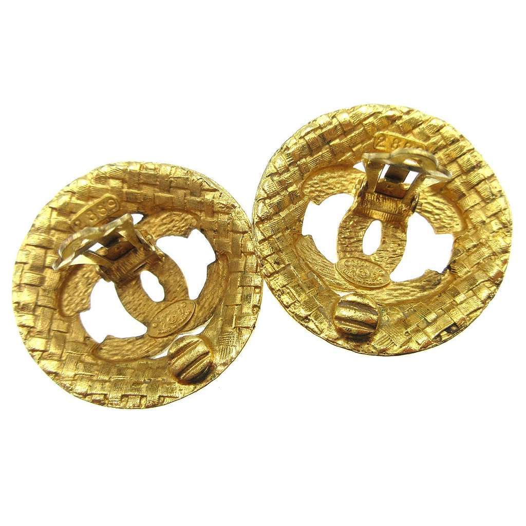 Chanel CC Button Clip-On Earrings Gold Good condition - Inside View