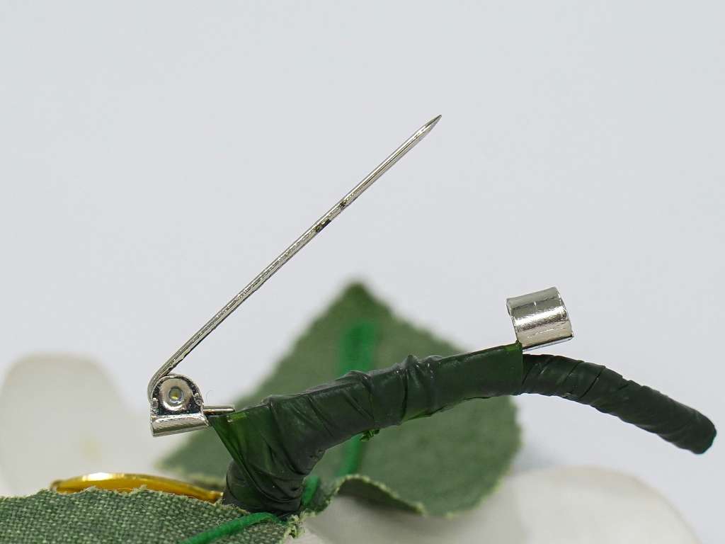 Chanel CC Camellia Brooch White Good condition - Back View