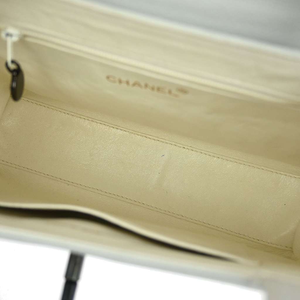 Chanel Vintage Top Handle Flap Bag White Leather Good condition - Inside View