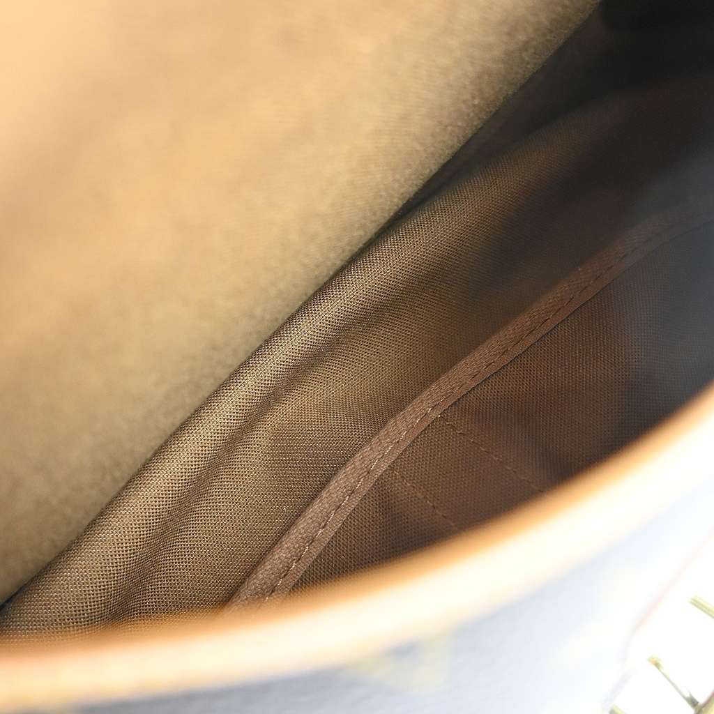 Louis Vuitton Saumur Handbag Brown Canvas Good condition - Inside View