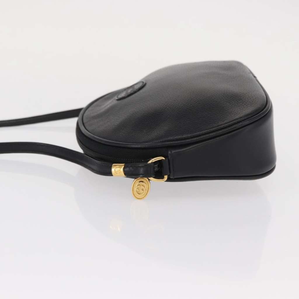 Gucci Vintage Shoulder Bag Black Leather Good condition - Model View