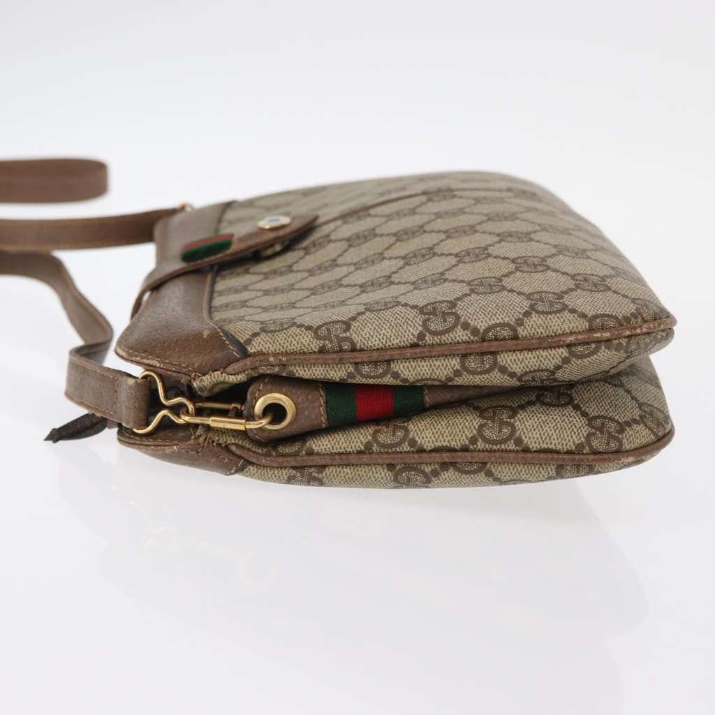 Gucci Vintage Shoulder Bag Beige Good condition - Model View