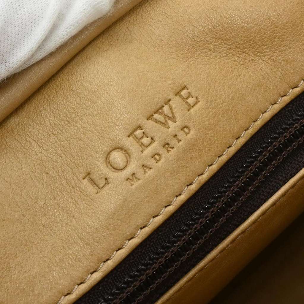 Loewe Amazona Bag Beige Suede Good condition - Model View