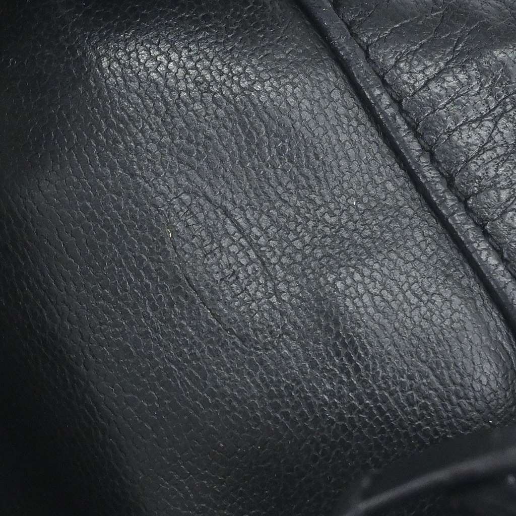 Chanel Vintage CC Drawstring Bucket Bag Black Leather Good condition - Model View