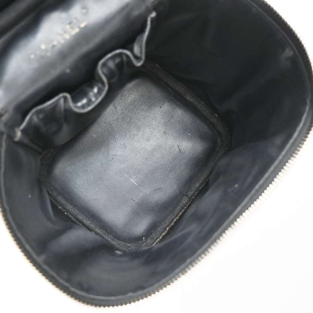 Chanel Vintage Timeless Cosmetic Case Black Leather Good condition - Box View