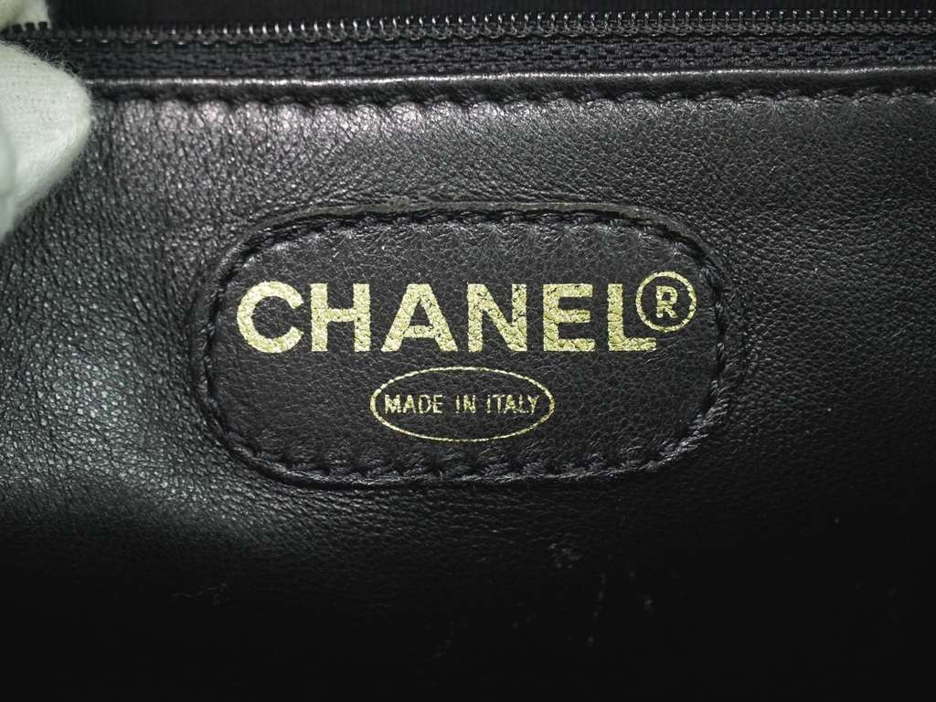 Chanel Vintage Logo Tote Black Leather Good condition - Box View