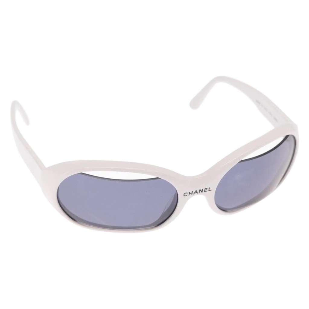 Chanel Logo CC Sunglasses White Plastic Good condition - Box View