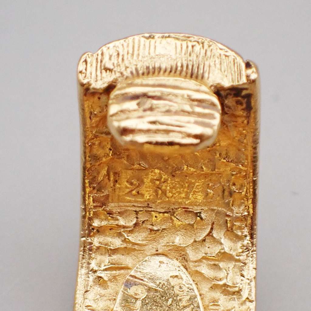 Chanel Vintage CC Round Drop Clip-On Earrings Gold Good condition - Box View