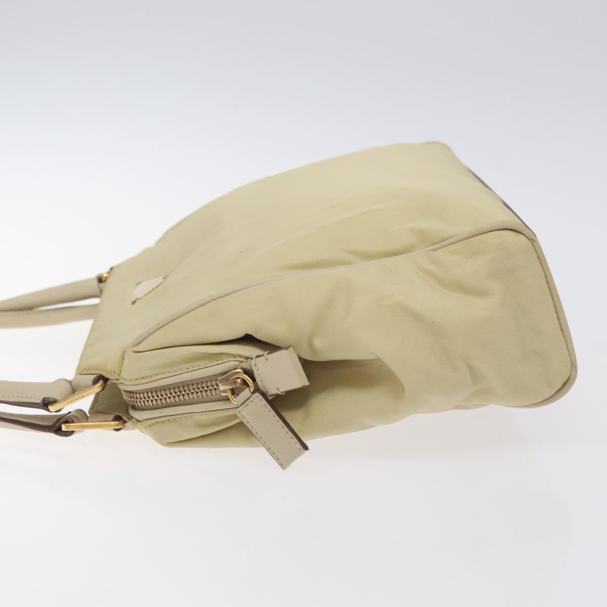 Prada Vintage Zip Handbag Beige Good condition - Model View
