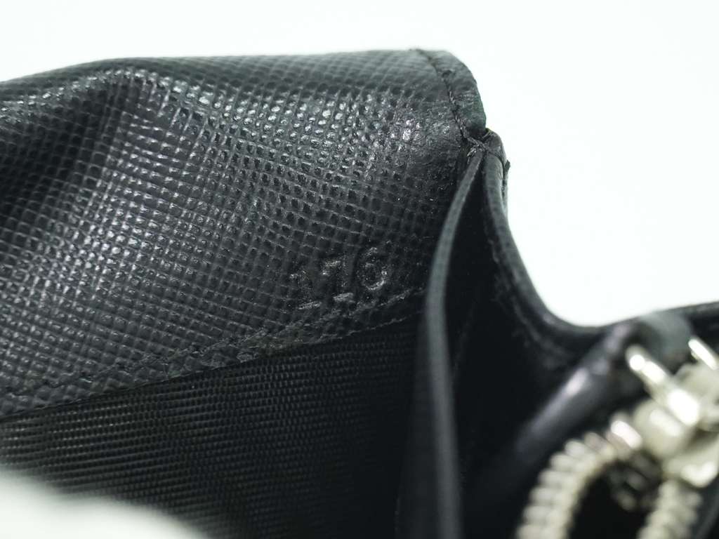 Prada Continental Wallet Black Good condition - Model View