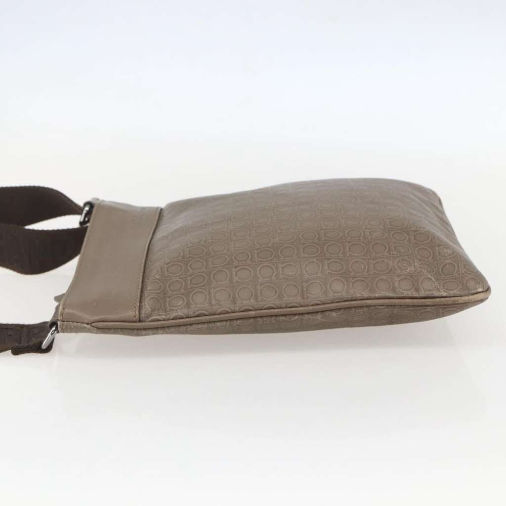 Salvatore Ferragamo Gancini Shoulder Bag Beige Leather Good condition - Inside View