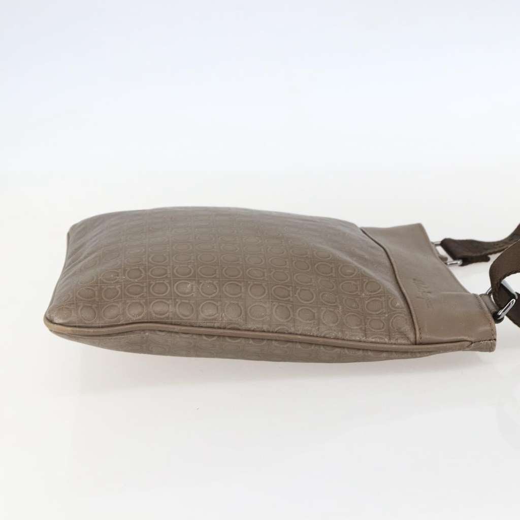 Salvatore Ferragamo Gancini Shoulder Bag Beige Leather Good condition - Model View