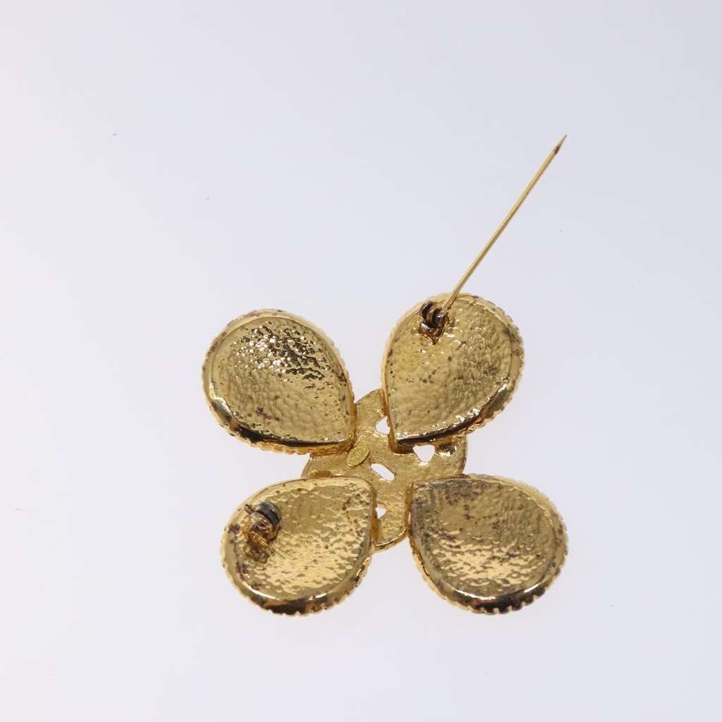 Chanel CC Cross Badge Brooch Gold Metal Good condition - Model View