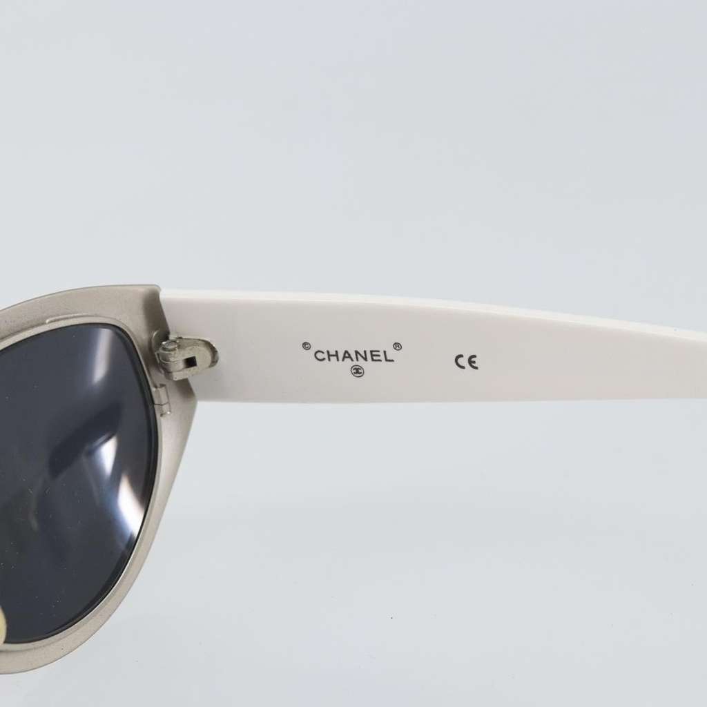 Chanel Logo CC Sunglasses White Plastic Good condition - Box View
