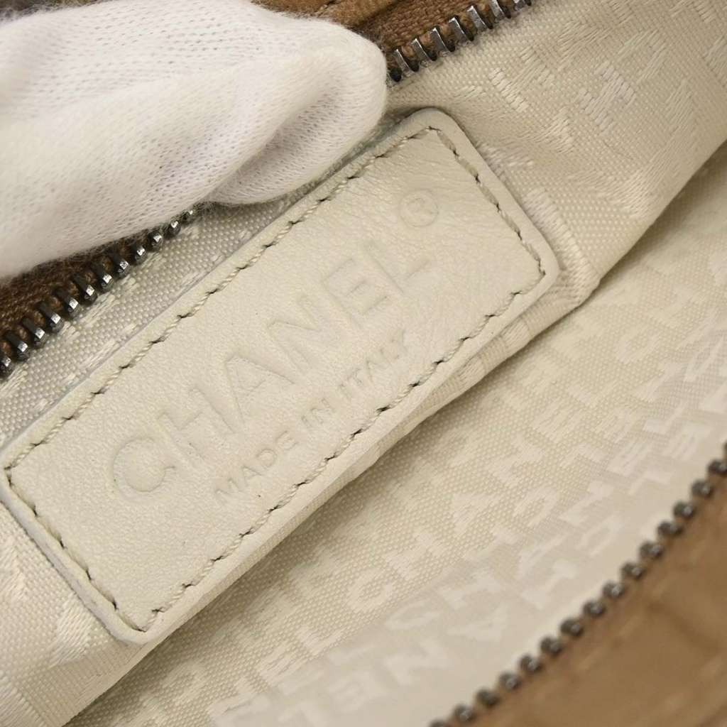 Chanel Lax Pochette Brown Leather Good condition - Model View