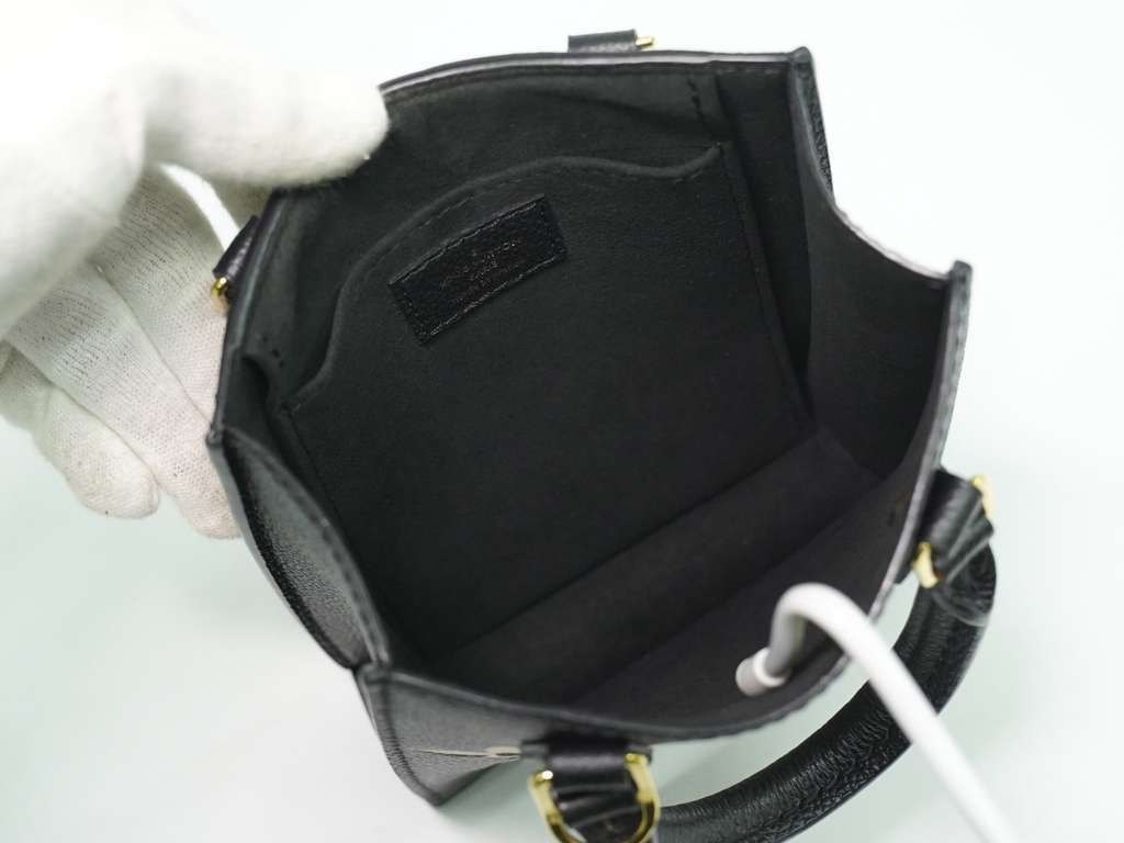 Louis Vuitton Petit Sac Plat Bag Black Leather Good condition - Model View