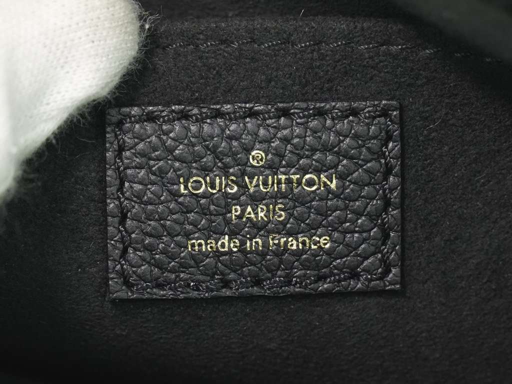 Louis Vuitton Petit Sac Plat Bag Black Leather Good condition - Box View