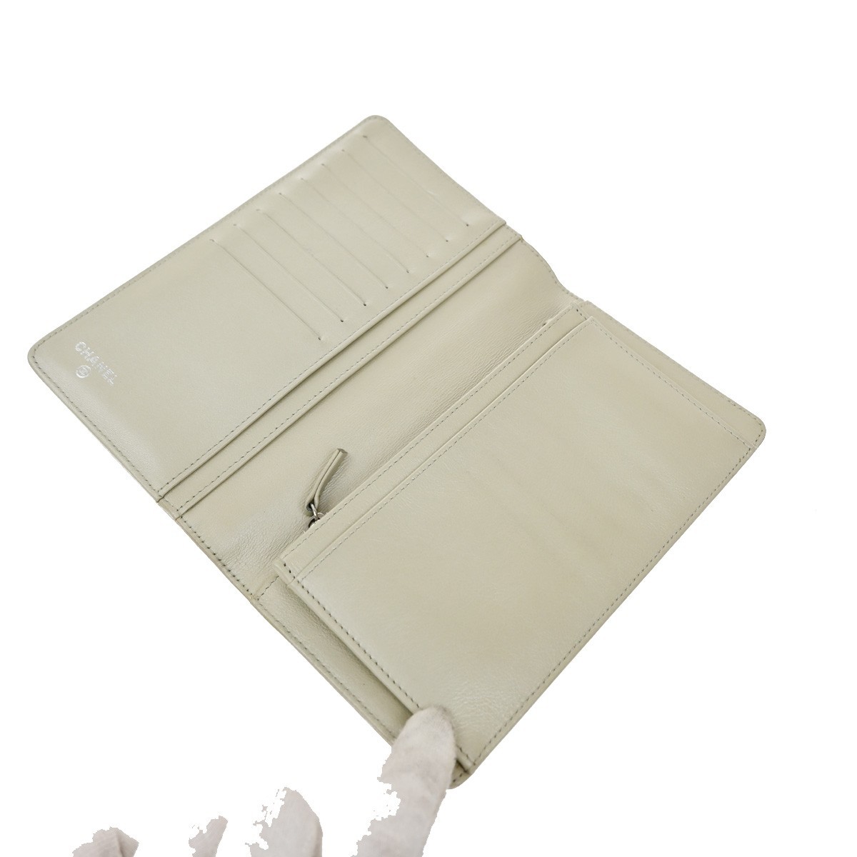 Chanel CC Bifold Wallet White Leather Good condition - Box View