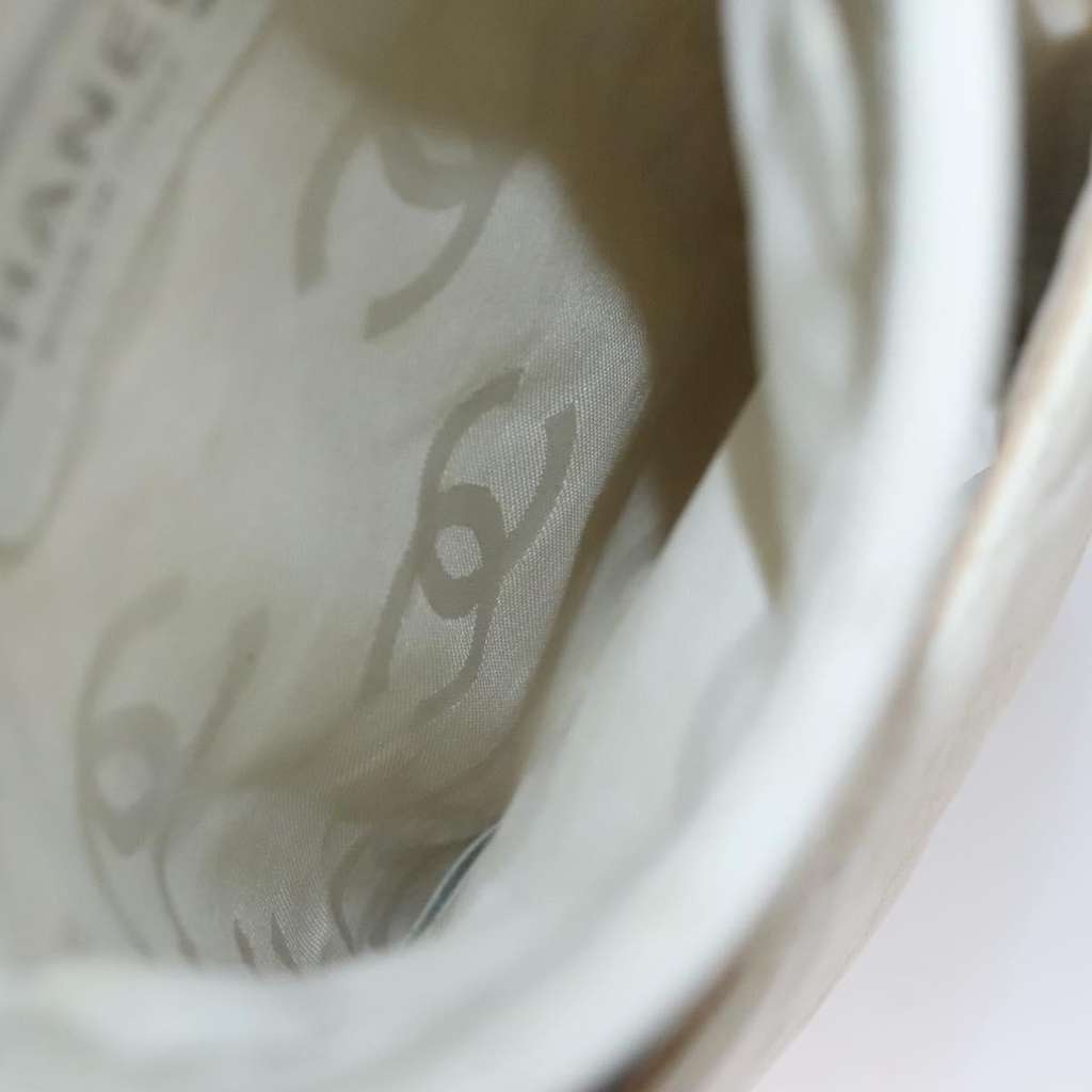 Chanel Cambon Crossbody Bag White Leather Good condition - Box View