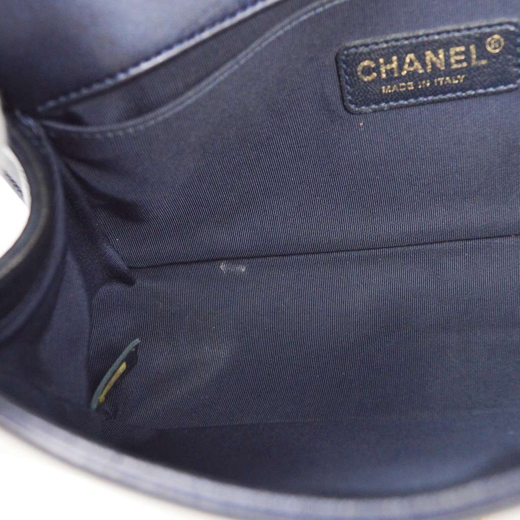 Chanel Boy Flap Bag Navy Leather Good condition - Inside View