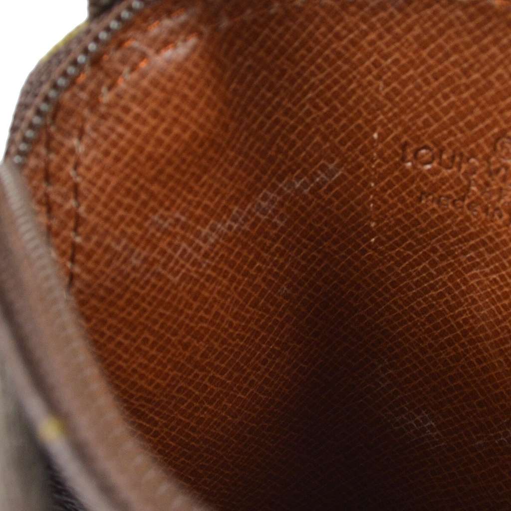 Louis Vuitton Pochette Secret Brown Canvas Good condition - Model View