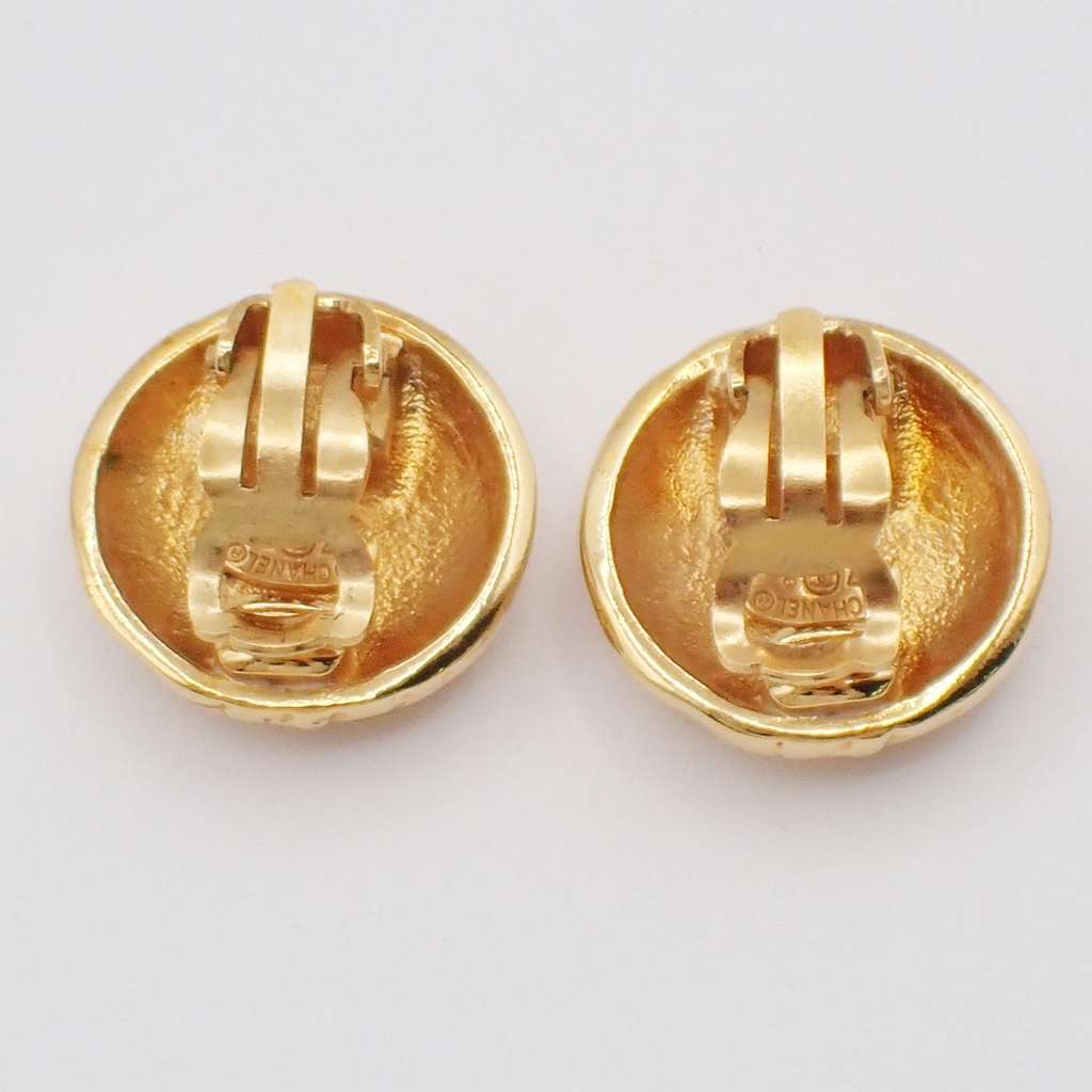 Chanel Vintage CC Round Button Clip-On Earrings Gold Good condition - Back View