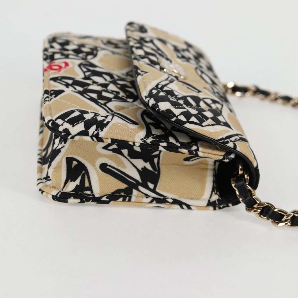 Chanel Flap Card Holder on Chain Beige Good condition - Model View