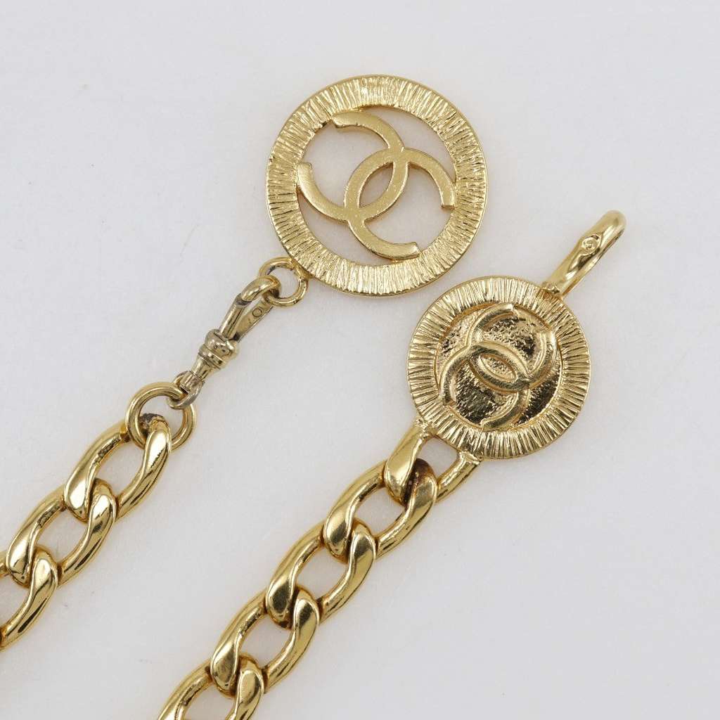 Chanel Vintage CC Chain Belt Gold Good condition - Model View