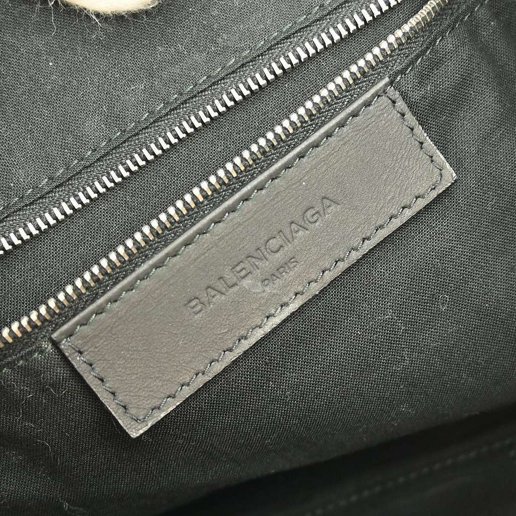 Balenciaga Classic Traveler Backpack Black Leather Good condition - Model View