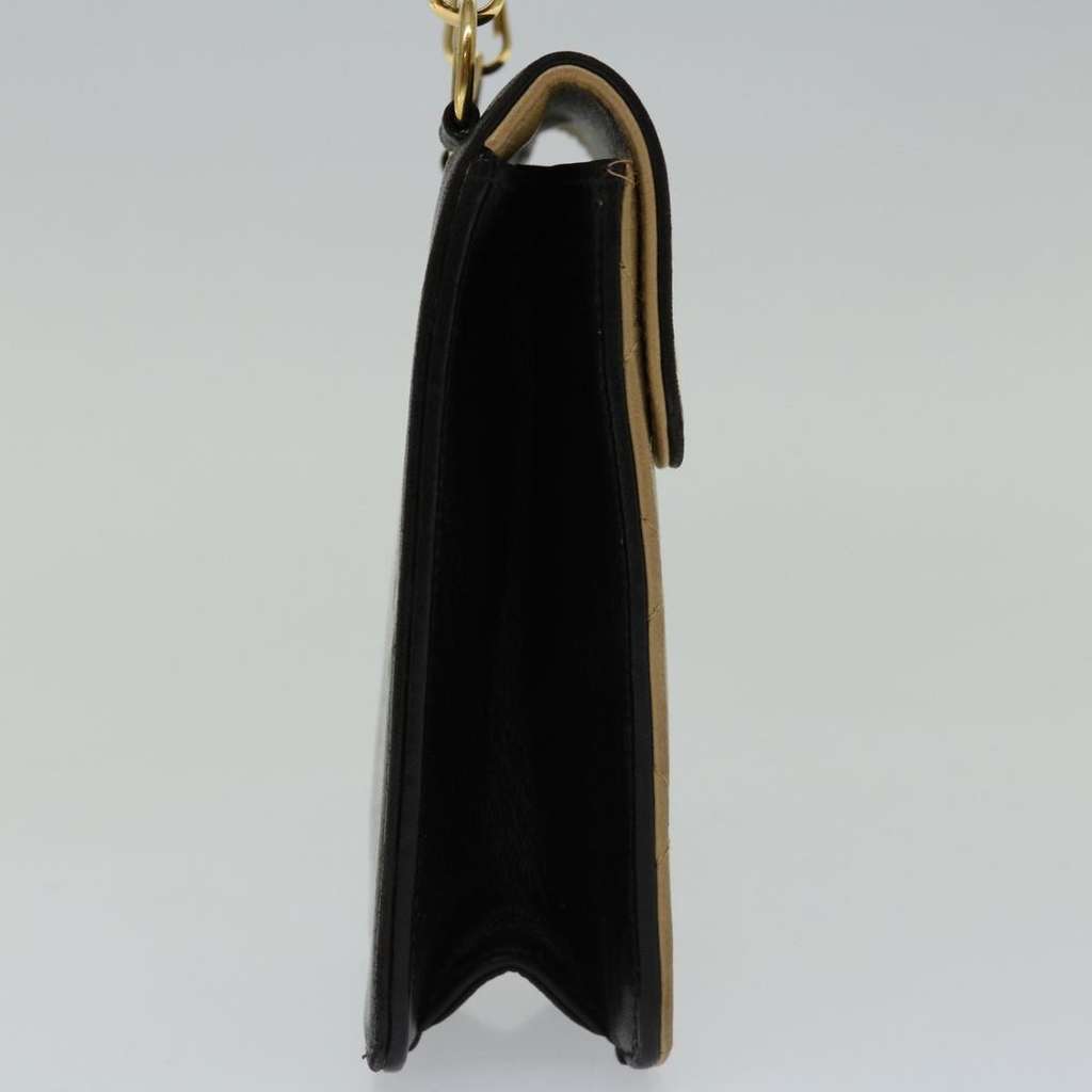 Chanel Vintage Button Waist Bag Beige Leather Good condition - Model View