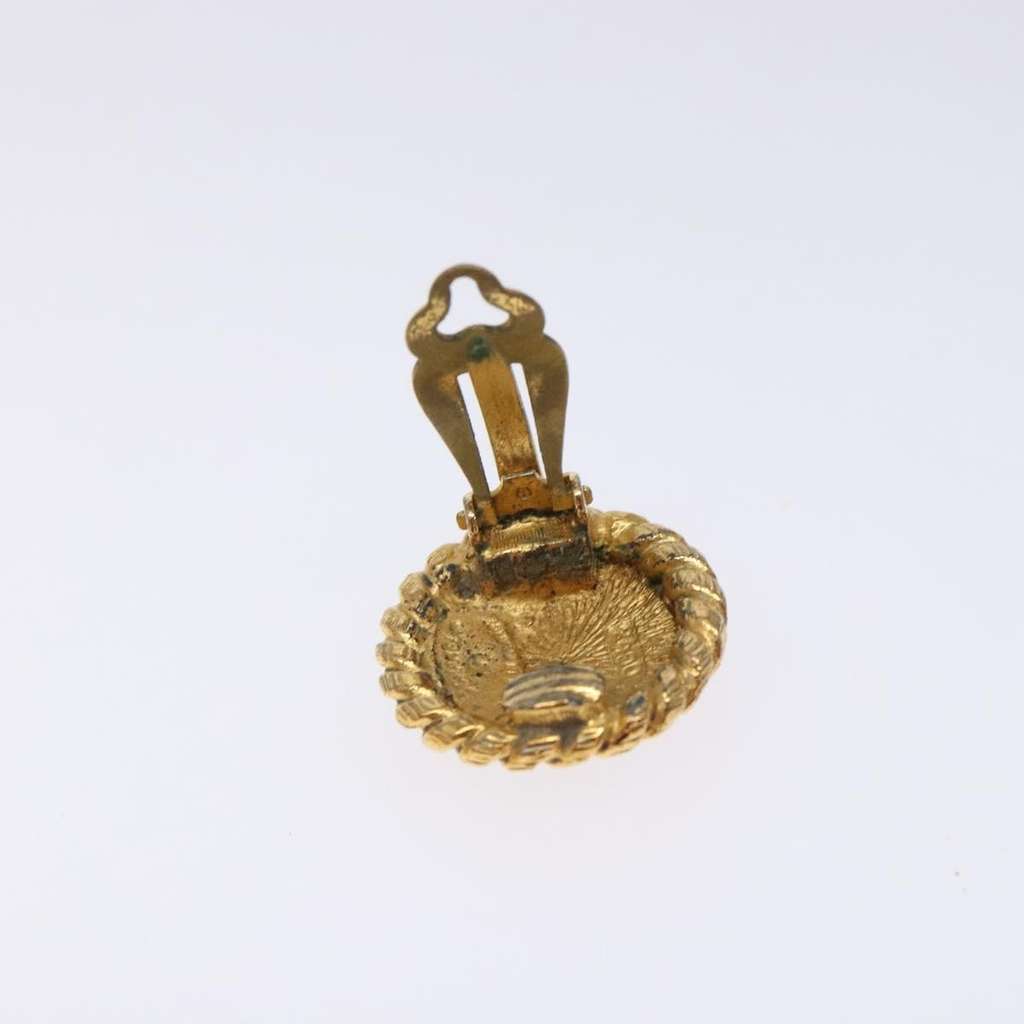 Chanel Vintage CC Clip-On Earrings Gold Metal Good condition - Model View
