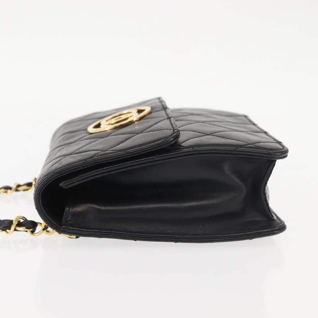 Chanel Vintage Square Flap Shoulder Bag Black Leather Good condition - Model View