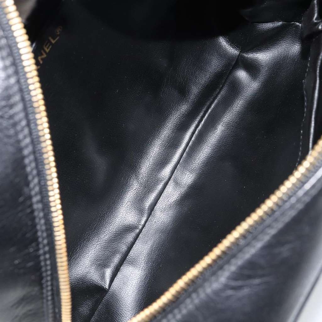 Chanel Vintage Toiletry Pouch Black Leather Good condition - Box View