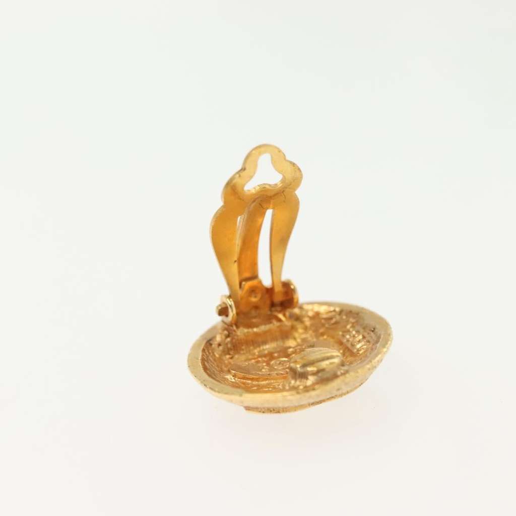 Chanel Vintage CC Round Clip-On Earrings Gold Metal Good condition - Model View