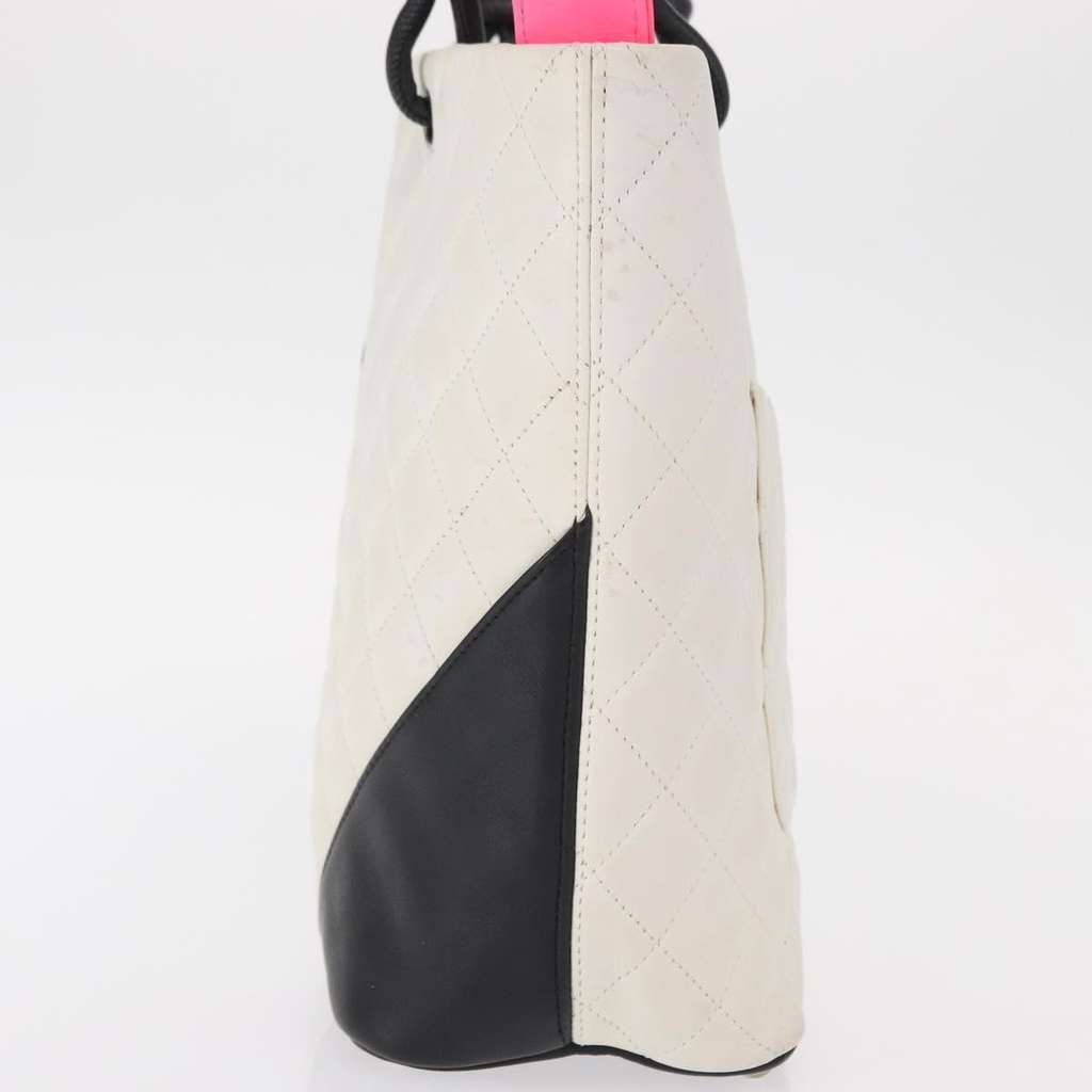 Chanel Cambon Tote White Leather Good condition - Model View
