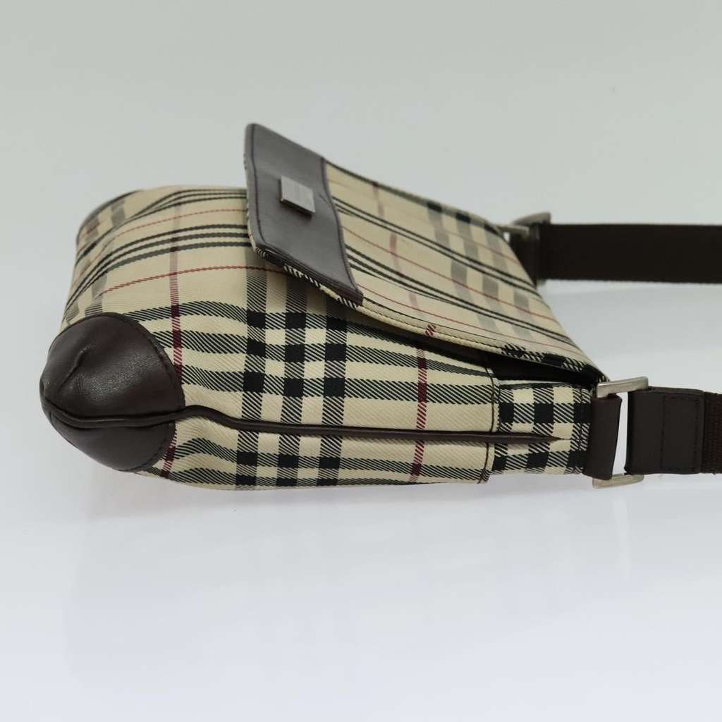 Burberry Vintage Flap Crossbody Bag Beige Good condition - Model View