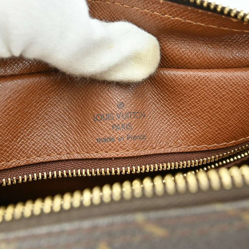 Louis Vuitton Nil Messenger Bag Brown Canvas Fair condition - Model View