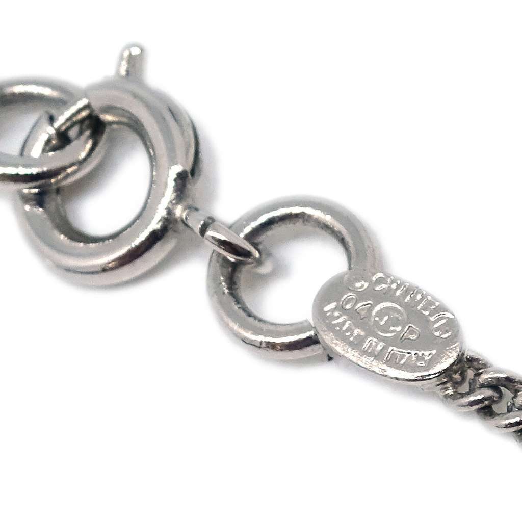 Chanel CC and Heart Pendant Necklace Silver Good condition - Model View