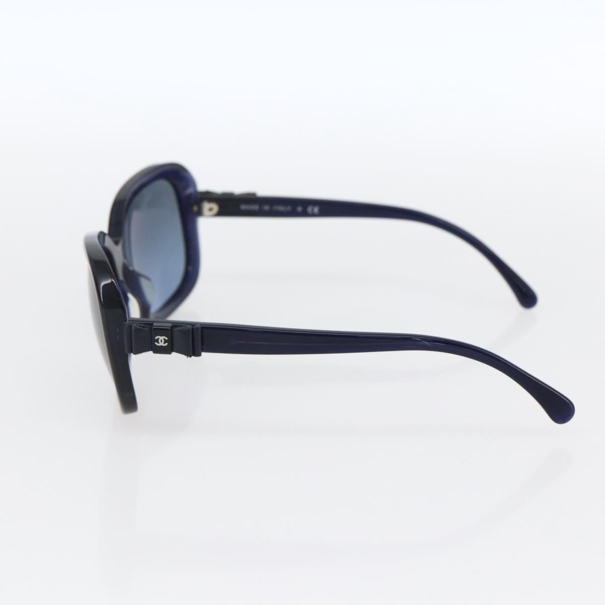 Chanel Logo CC Sunglasses Blue Plastic Good condition - Model View