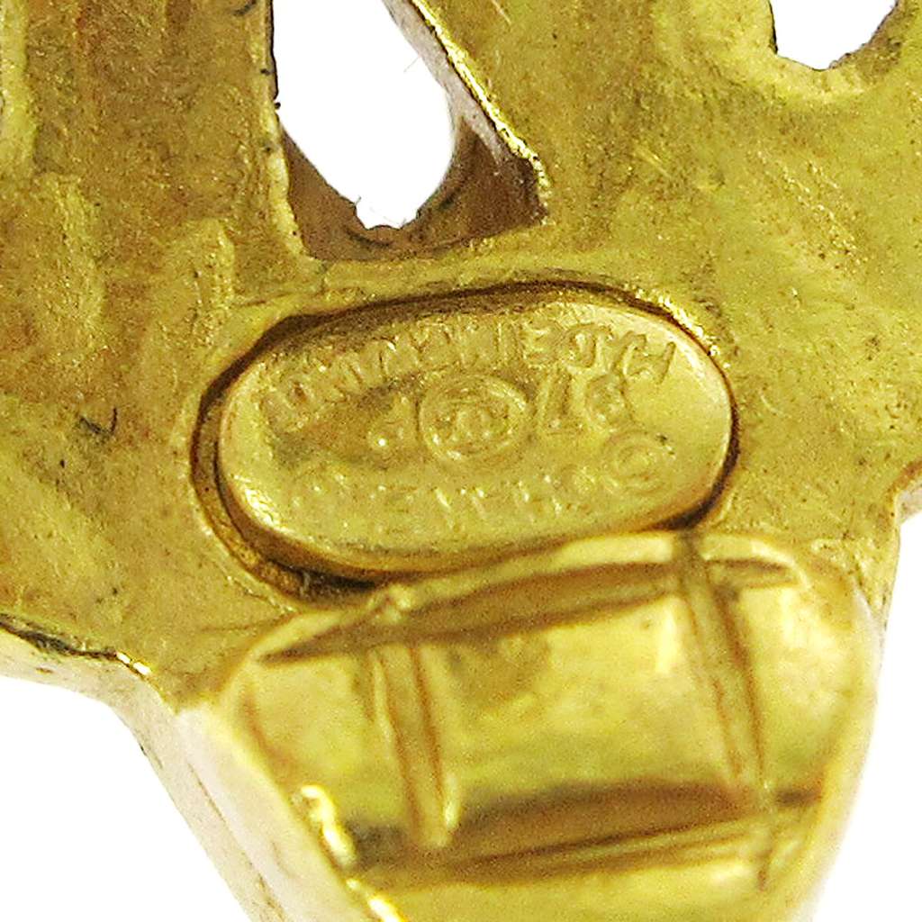 Chanel CC logo heart Gold Good condition - Model View