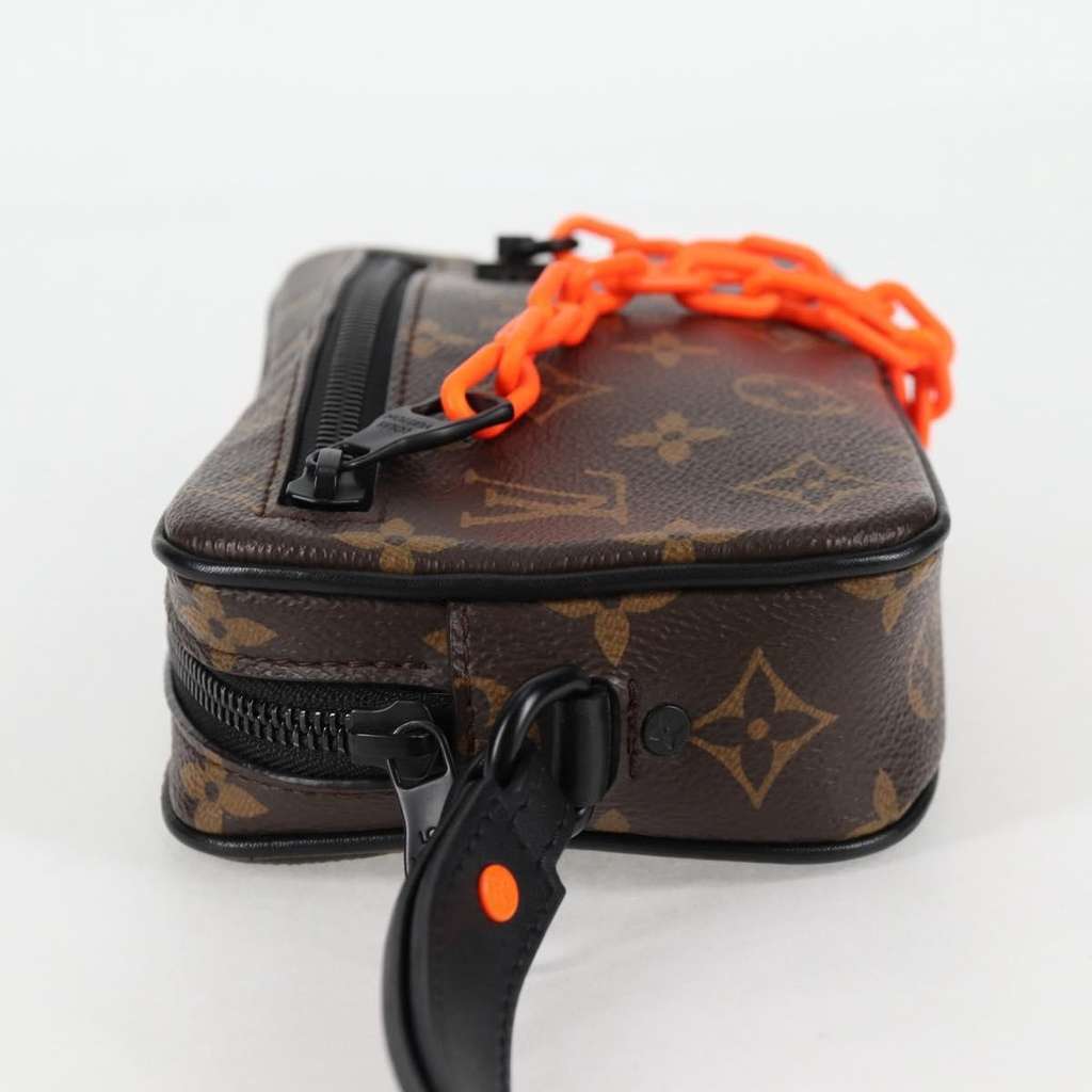 Louis Vuitton Solar Ray Pochette Volga Brown Canvas Very good condition - Model View