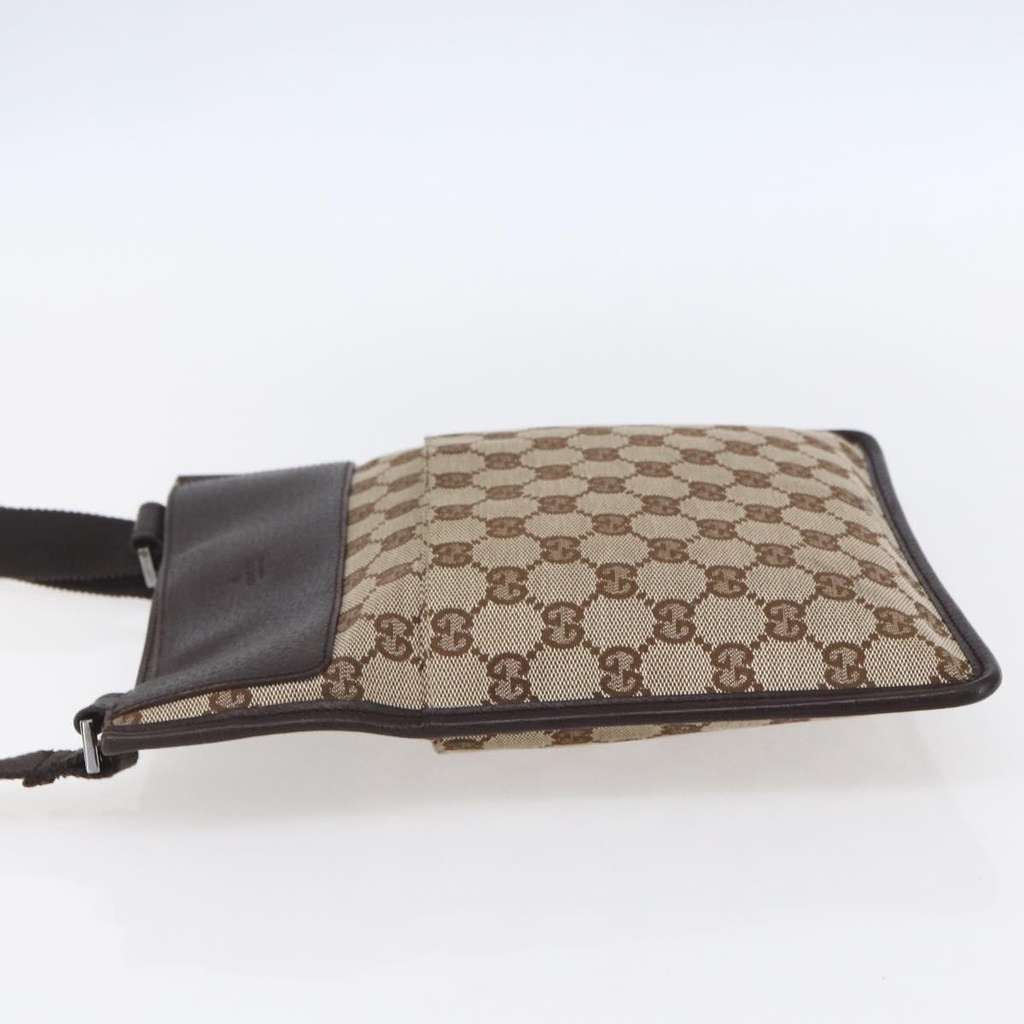 Gucci Front Pocket Messenger Beige Canvas Good condition - Model View