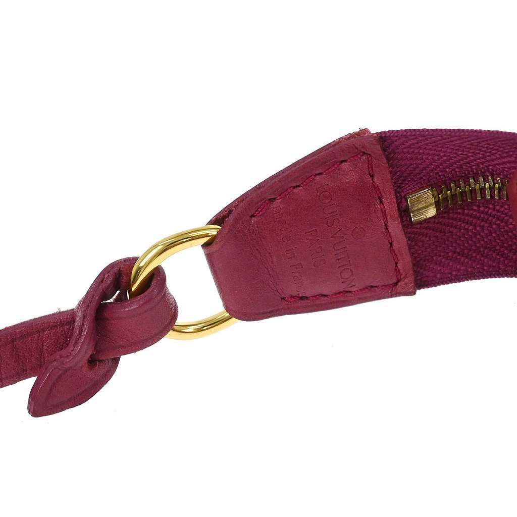 Louis Vuitton Charms Pochette Pink Good condition - Model View