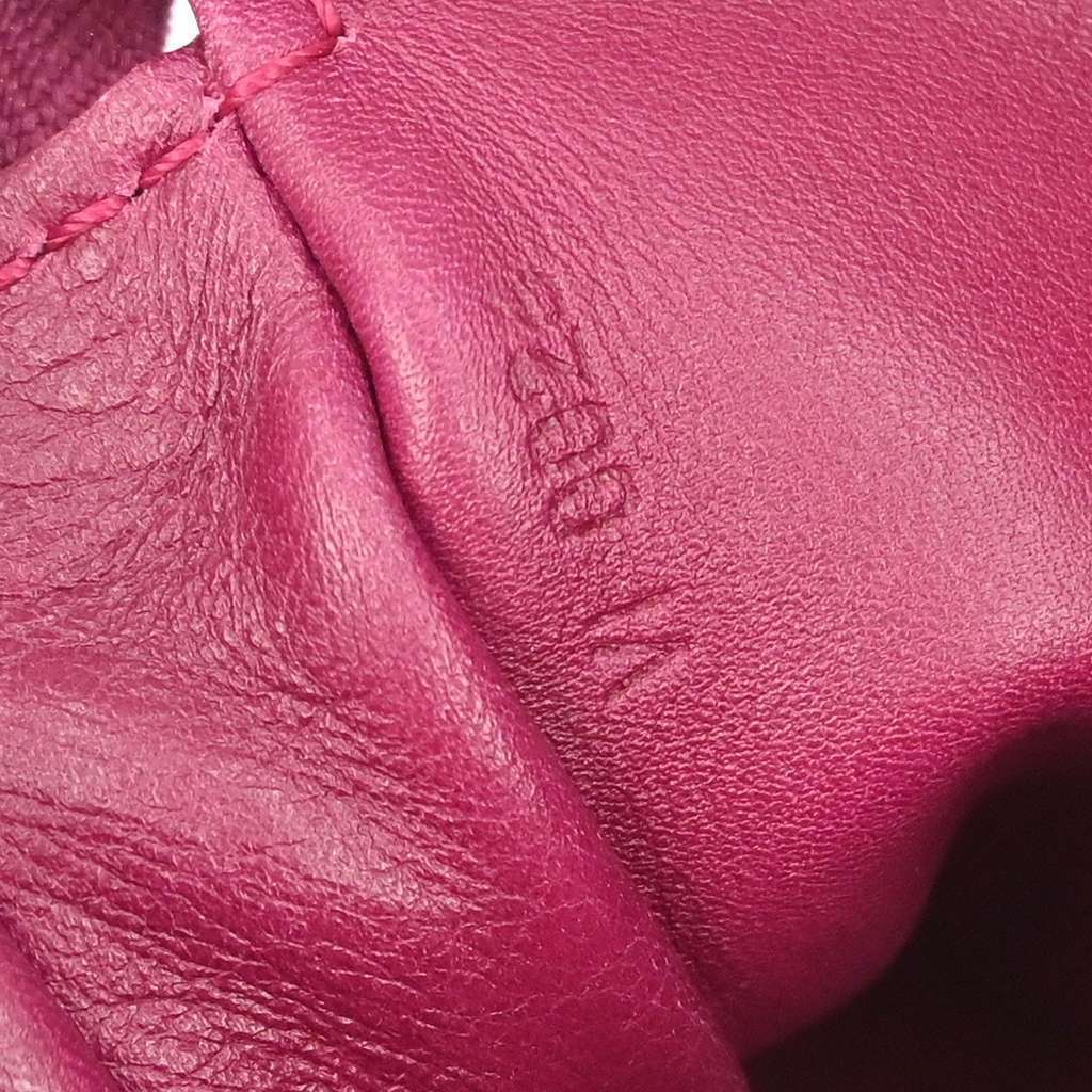 Louis Vuitton Charms Pochette Pink Good condition - Box View